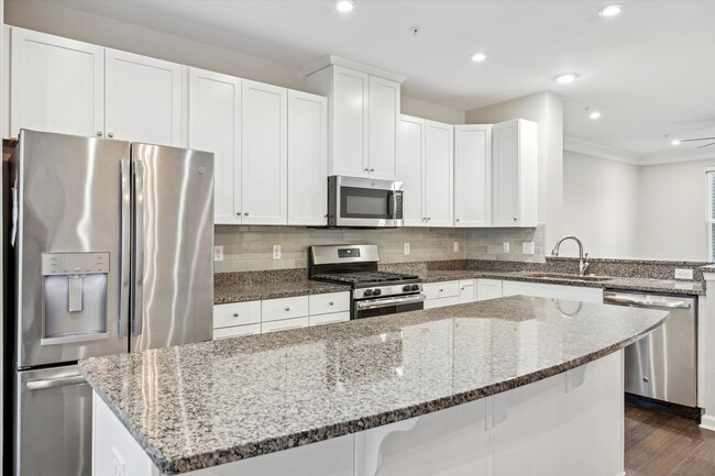 Building Photo - Luxury 3B/4B Townhome in Malvern!