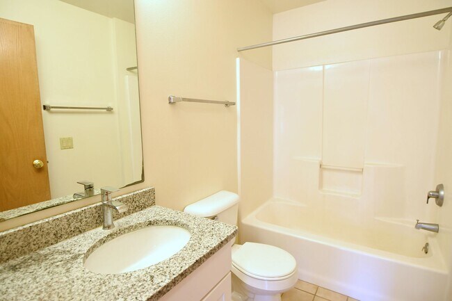 Building Photo - 3 Bedroom, 1 Bathroom