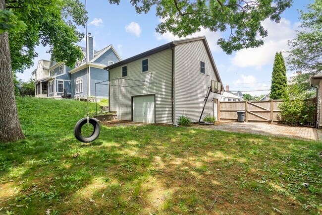 Building Photo - 77 Wildwood Ave