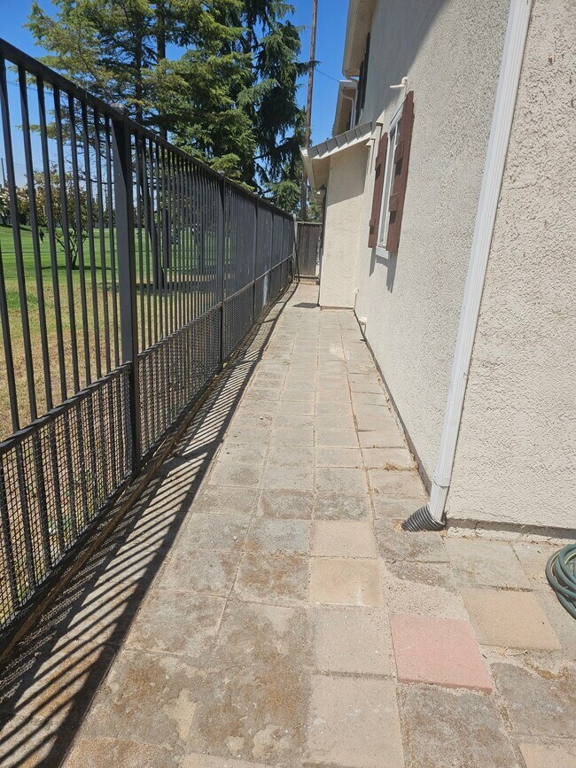 Building Photo - 1505 Hermocilla Way
