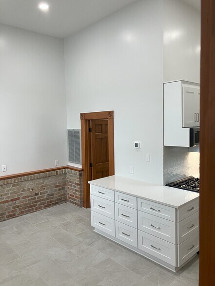 Cabinet wraps around to dining area - 2039 Valence St