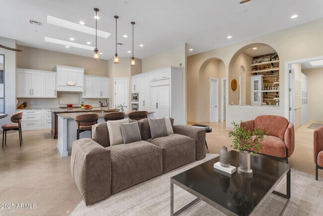 Building Photo - 6938 E Lomas Verdes Dr
