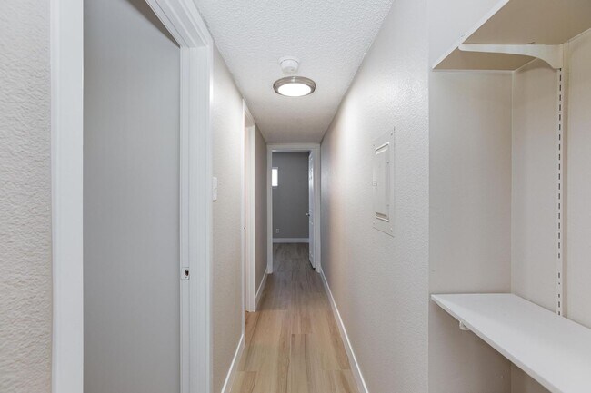 Building Photo - Spacious 4 bedroom, 2 bathroom home located in North Las Vegas