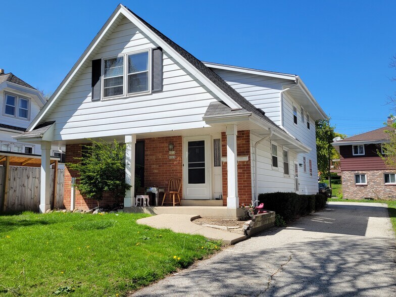 Welcome Home! - 9010 W Mitchell St