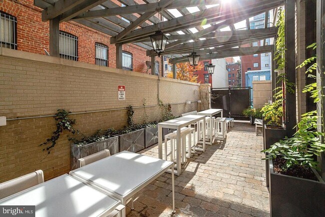 Building Photo - 1011 M St NW