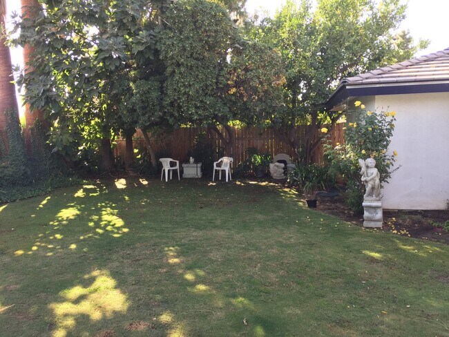 Building Photo - Beautiful 4 Bedroom House in NW Bakersfiel...