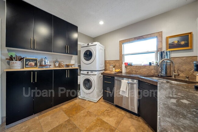 Building Photo - 90 W 7500 S