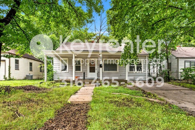 Building Photo - 3-Bedroom Home with Modern Flooring – Convenient Central Wichita Location