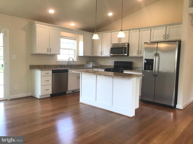 Building Photo - 6926 Lunette Ln