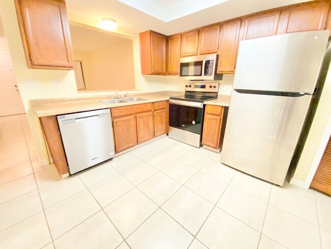 Building Photo - Beautiful Town Home near UCF in Orlando, F...