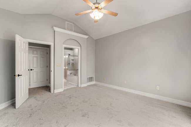 Building Photo - 331 Carpenter Dr NE