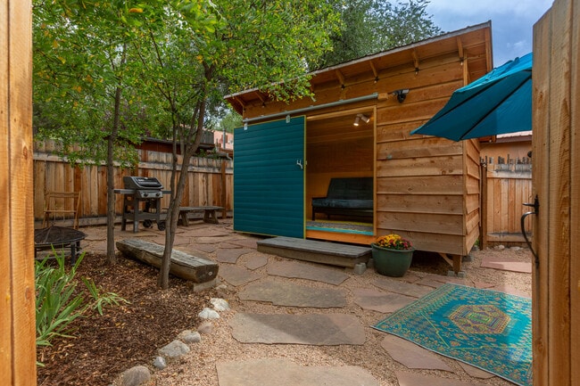 Building Photo - 402 Trujillo Ln