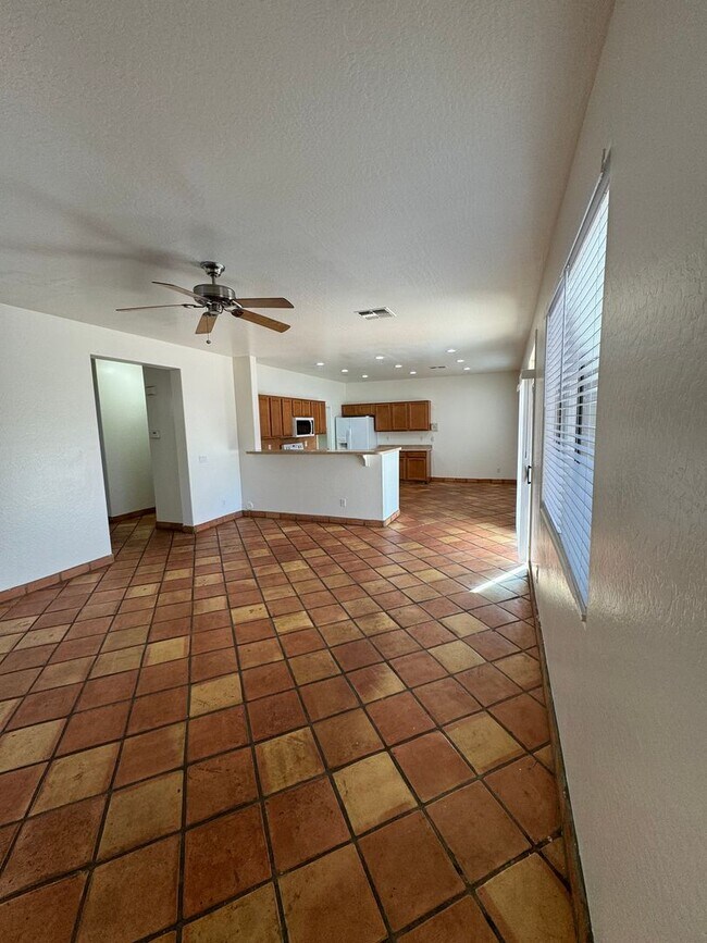 Building Photo - Large 4 bedroom house- Laveen