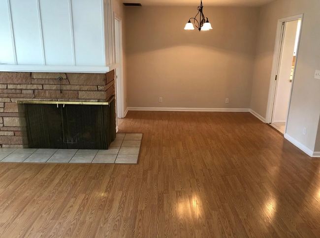 Building Photo - Stylish 4 bedroom 1.5 bath in SE Salem