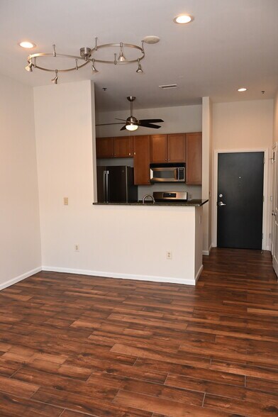 Building Photo - 309 Holland Ln