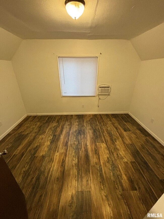 Building Photo - 707 E Nebraska Ave