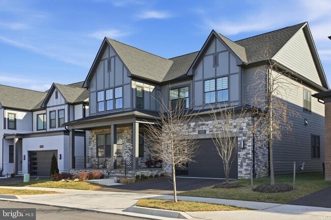 Building Photo - 9725 Lantana Wy