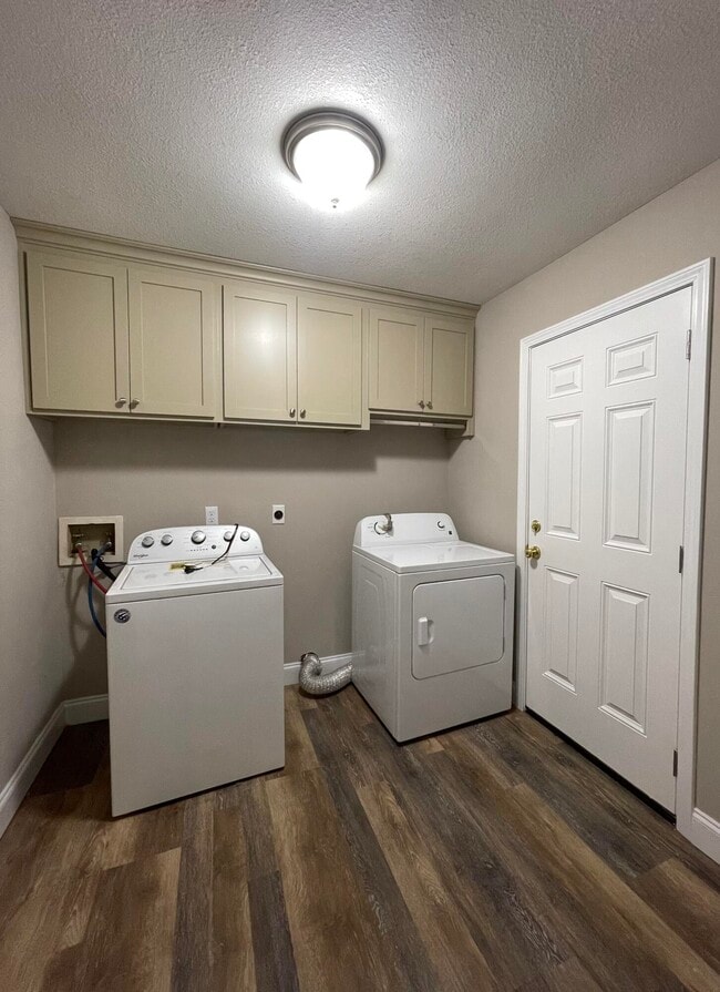 Building Photo - 702 Terrance Ct