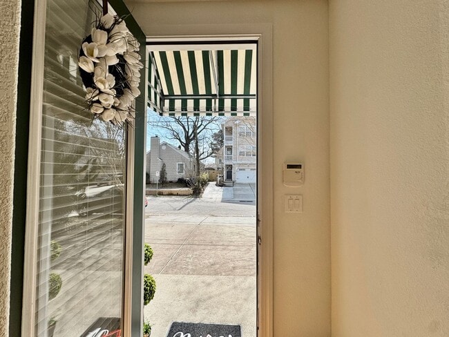 Building Photo - Ready 04-01-26! A Shadowlawn Condo w/Rooftop Deck - 3 Primary Suites - Outdoor Shower - Pet Frien...