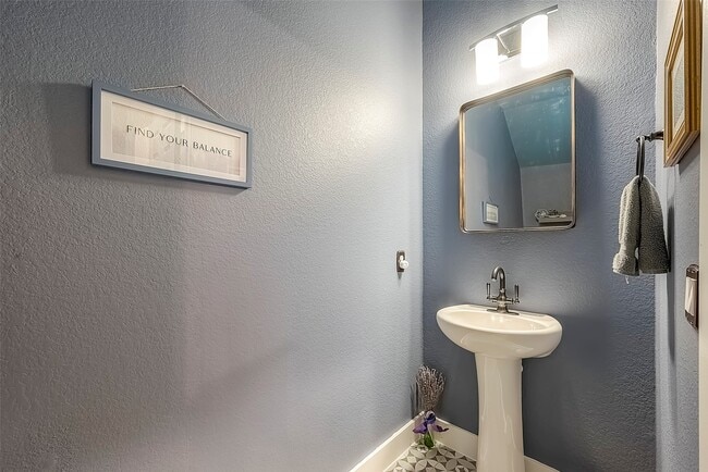 Building Photo - 1726 Summerlyn Ter Dr