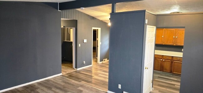 Building Photo - Charming 3-Bedroom Property in Prime Location ( SECTION 8 VOUCHER ACCEPTED )