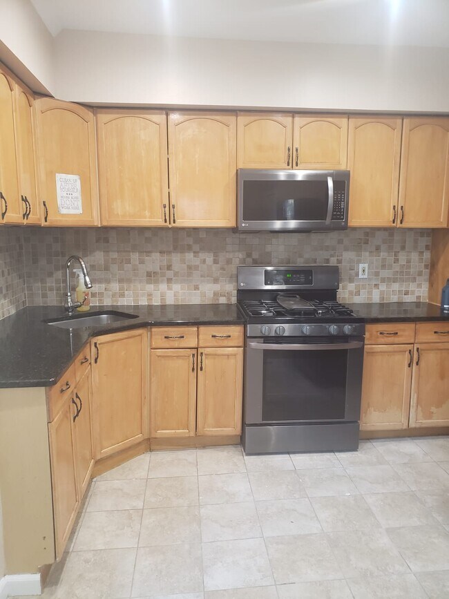 Building Photo - 137 Central Ave