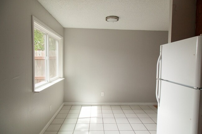 Building Photo - 1133 Laurel Ln