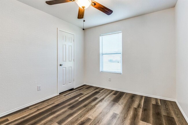 Building Photo - 12713 Kingsgate Dr