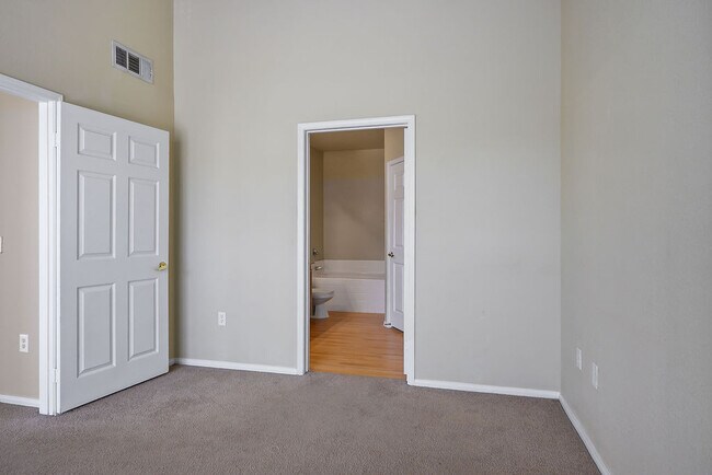 Building Photo - 10550 W Alexander Rd