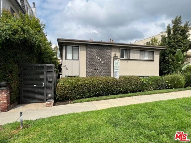 Building Photo - 11725 Darlington Ave