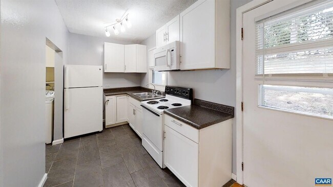 Building Photo - 1107 River Ct