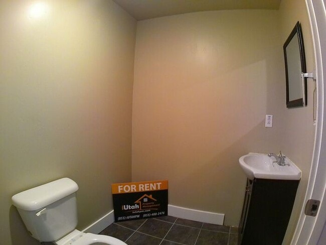 Building Photo - 3 bdrm 2 1/2 bth TownHome 2 Car Garage-Dog...