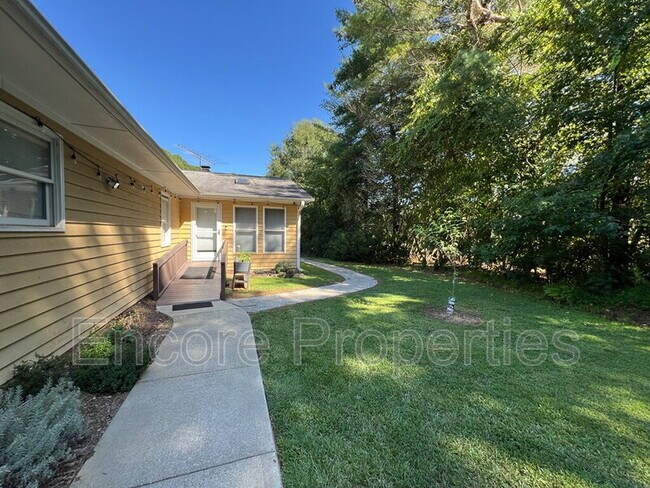 Building Photo - 105 Baybrook Ct
