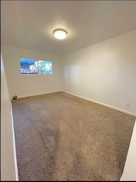 Building Photo - 1788 Long Barn Way