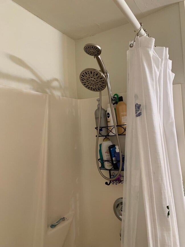 Building Photo - 3 bd/1.5 bath Charming Home just 4 blocks from IU Jacob's School of Music - Available August 2026!