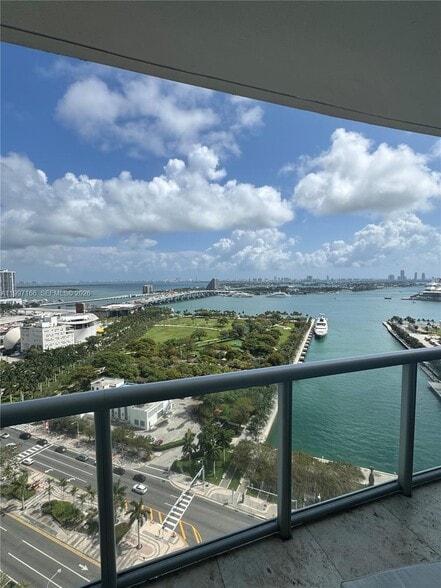 Building Photo - 888 Biscayne Blvd