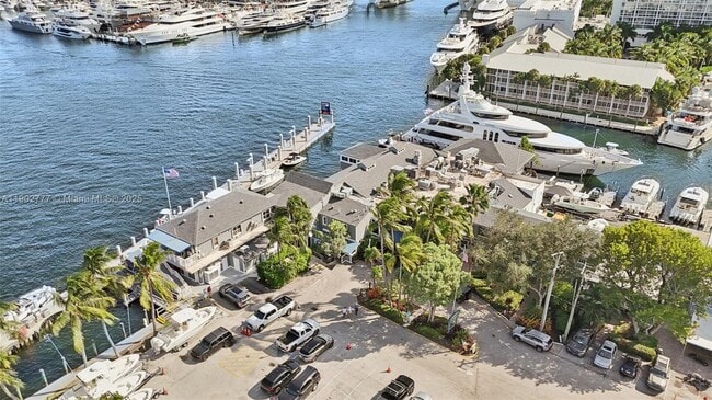 Building Photo - 1050 SE 15th St