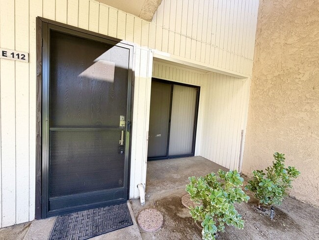Building Photo - AVAILABLE NOW!! GORGEOUS 1 Bedroom 1 Bathroom - First Floor Condo in Palm Springs!!