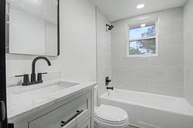 Building Photo - 4 bedroom 2 bath completely remodeled