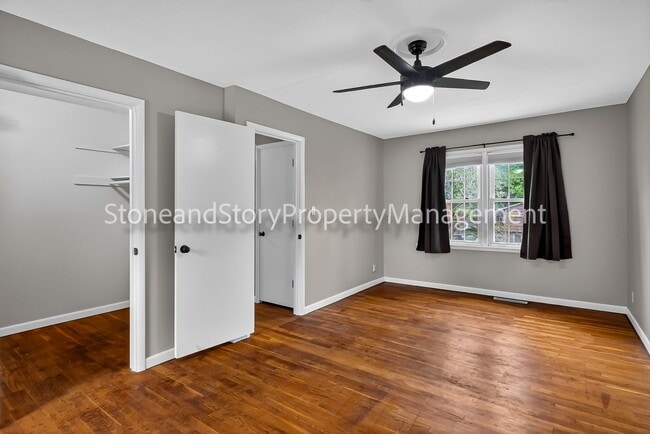 Building Photo - 4 bedroom 2 bath on quiet street in Briarwood