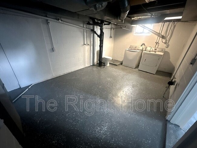 Building Photo - 5417 S 49th St