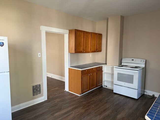 Building Photo - 823 Pine St