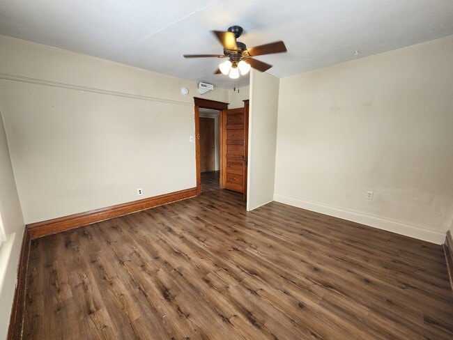 Building Photo - 604 W Seerley Blvd