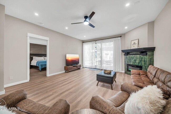 Building Photo - 7368 E Pleasant Run