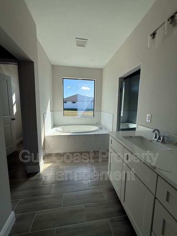 Building Photo - 1229 NE 19th Ave