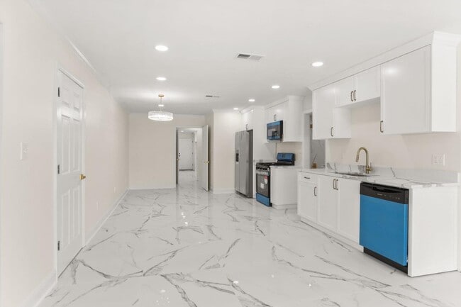 Building Photo - 231 Adonis Way