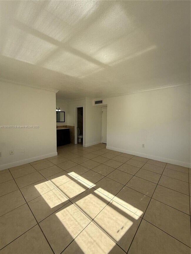 Building Photo - 22 Salamanca Ave