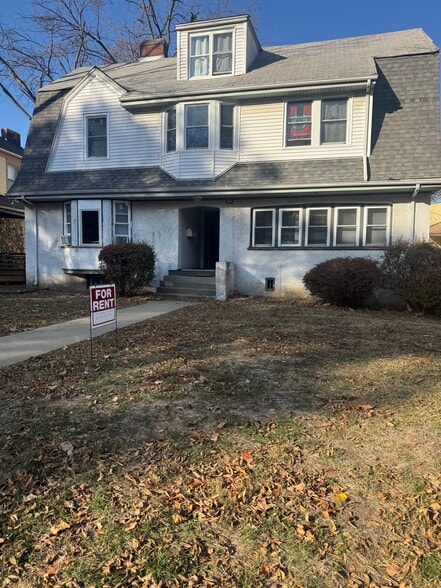 Building Photo - 804 W Oregon St