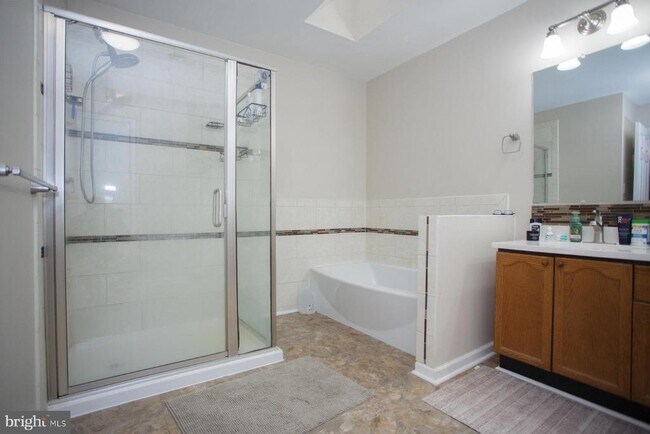 Building Photo - 8391 Miller Pl