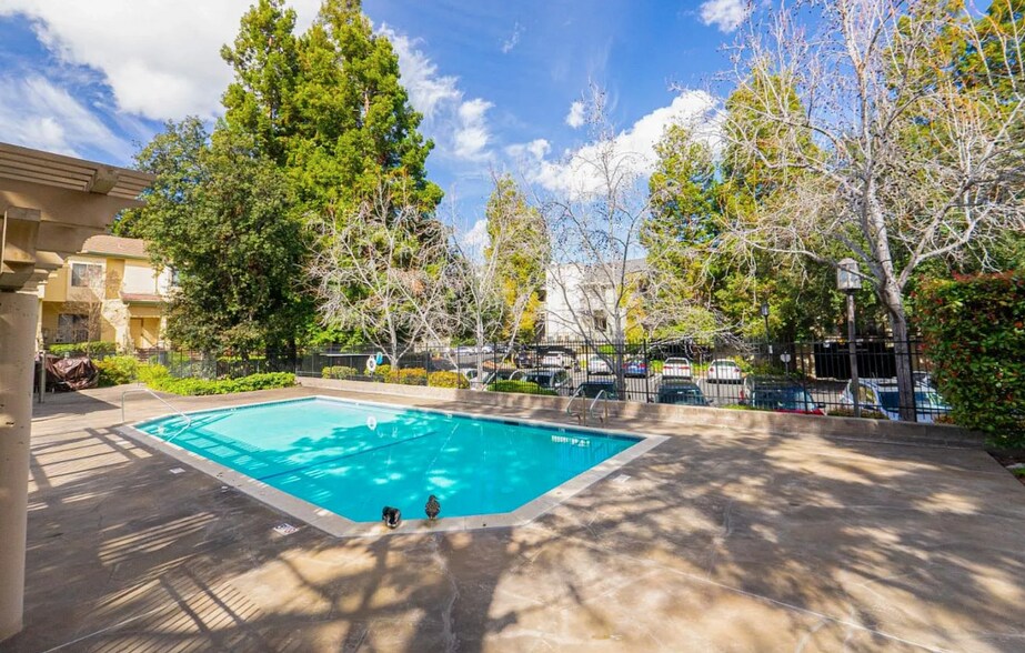 Pool - 1907 Magdalena Cir
